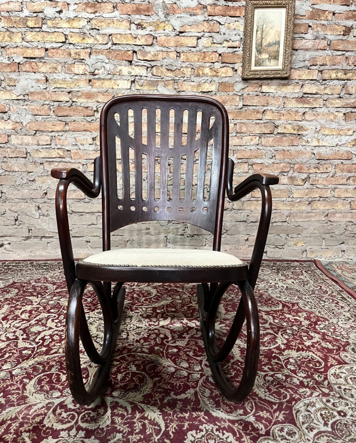 mecedora thonet antigua en muy buen estado con poco uso