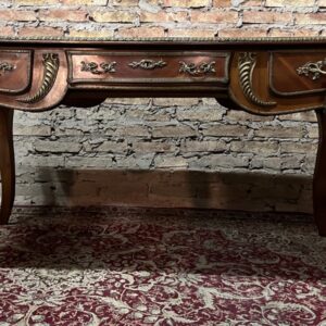 Escritorio presidencial Francés con broncería y tapa en cuero con doble vista