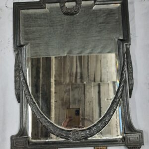 Espejo en metal art Nouveau bañado en plata con espejo biselado