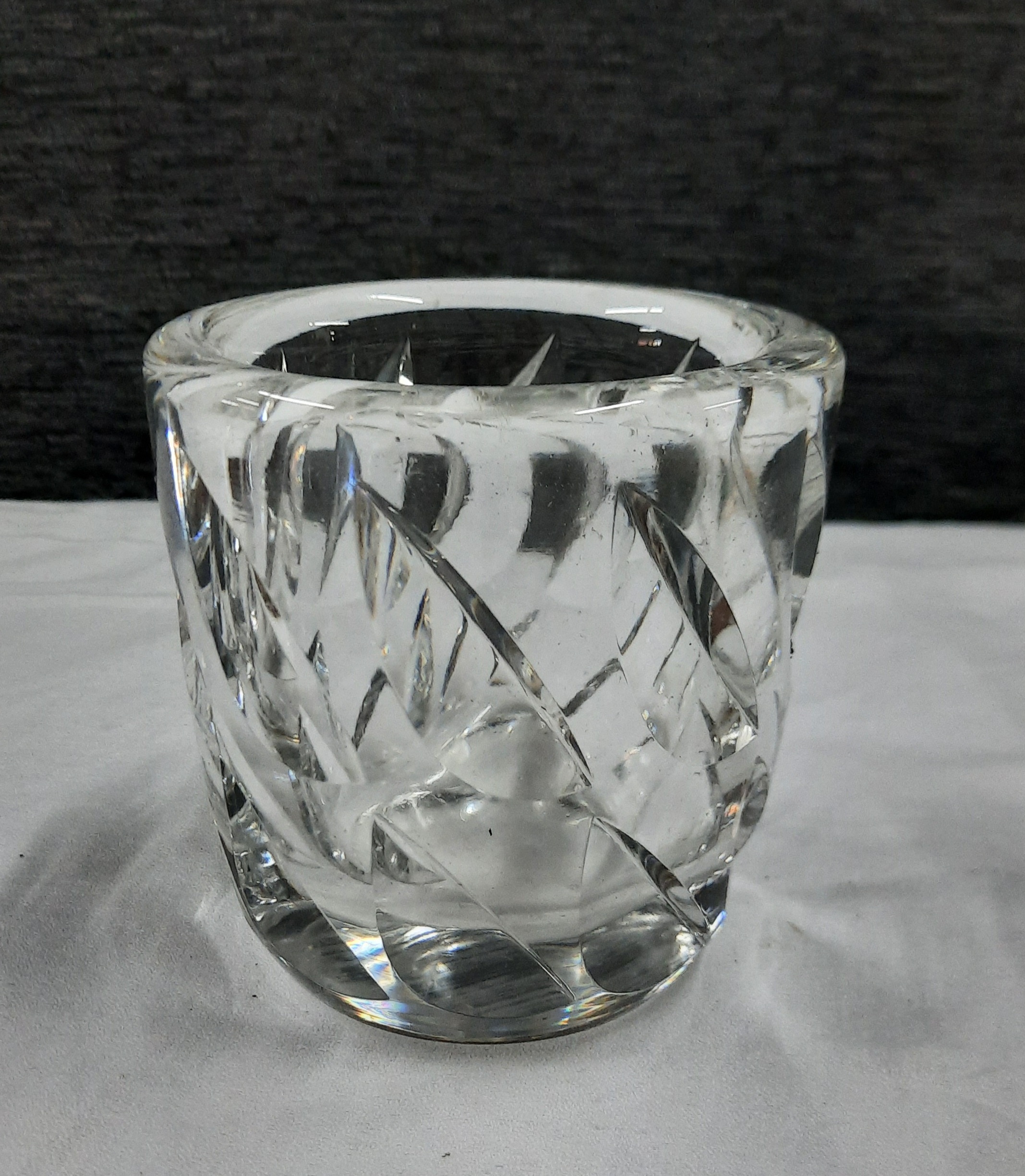 Hielera de cristal tallada, importada y sellada en perfecto estado