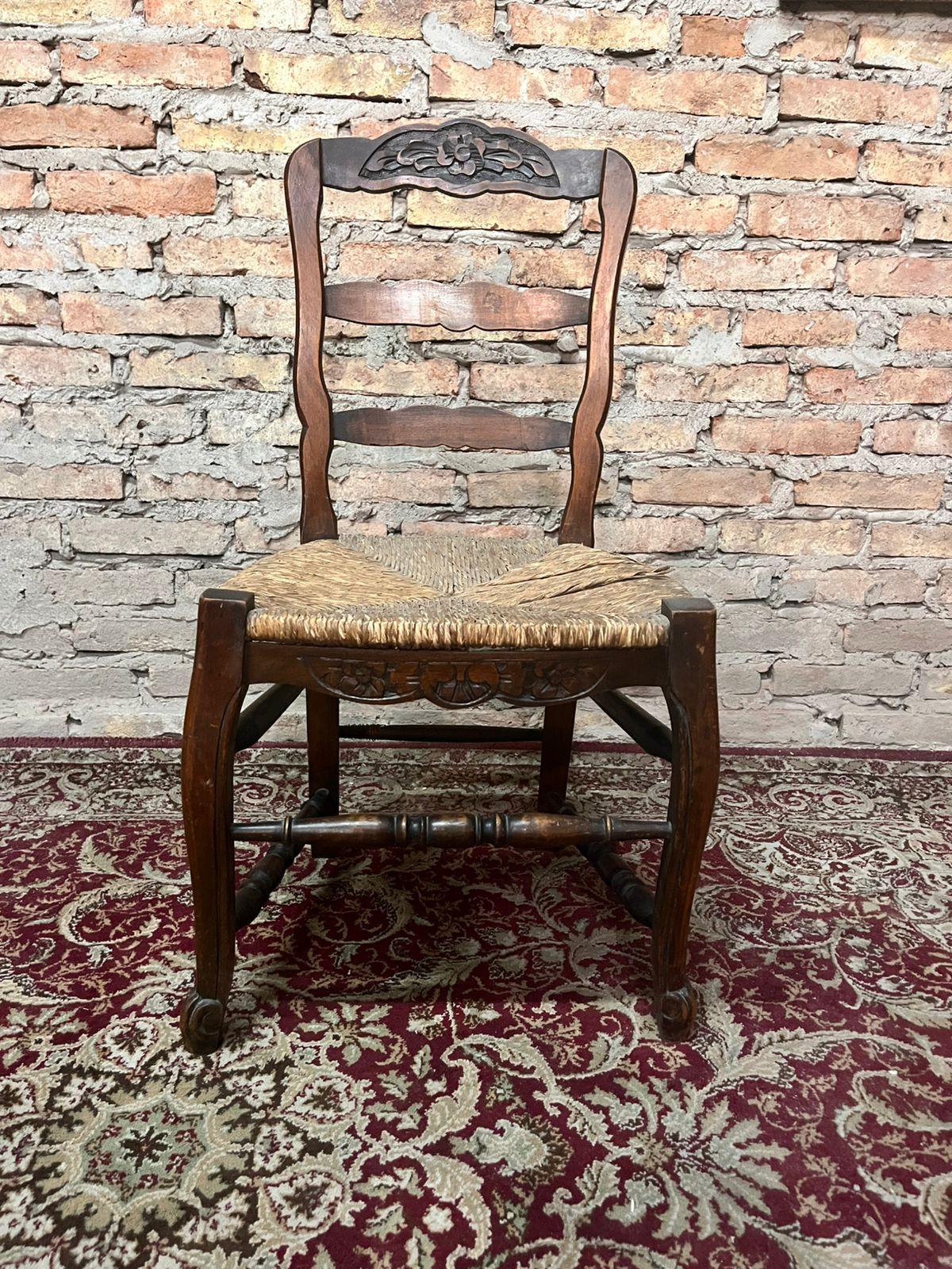 Silla de dormitorio estilo provenzal empajada de buena calidad