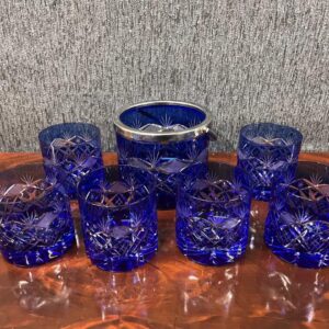 Impresionante juego de hielera y 6 vasos en cristal azul checoslovaco
