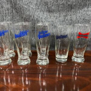 6 vasos de Quilmes más 2 desiguales coleccionables antiguos