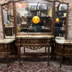 Juego de dormitorio estilo francés Luis XVI color madera, con marquetería y mármol