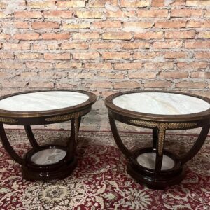 Imponente par de mesas de sala imperio con mármol en los dos planos y broncería de primera calidad