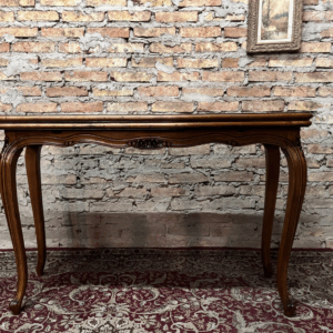 Mesa libro francés Luis XV recién lustrada