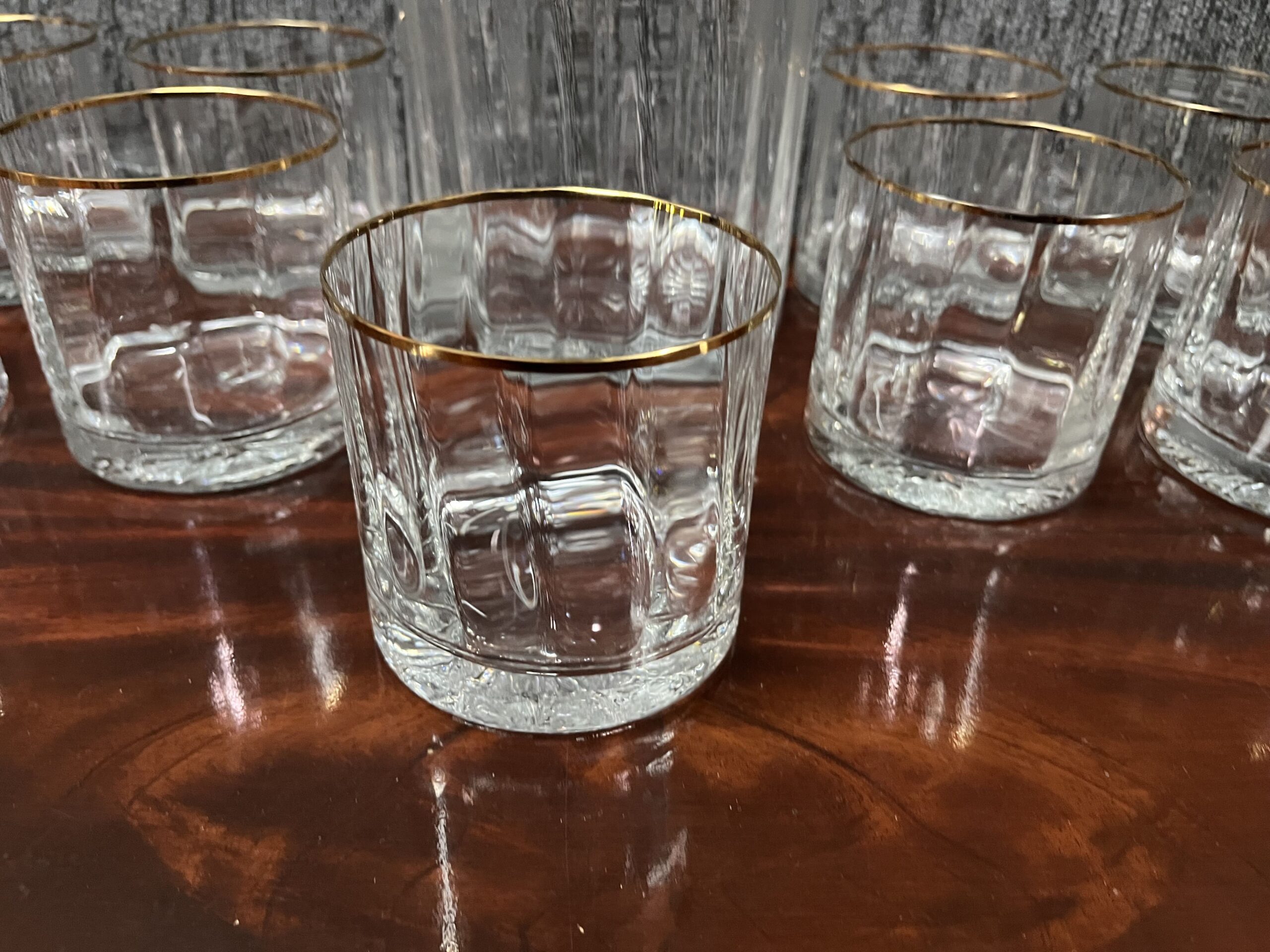hielera y 9 vasos de whisky en cristal transparente con ribete en oro - Imagen 2