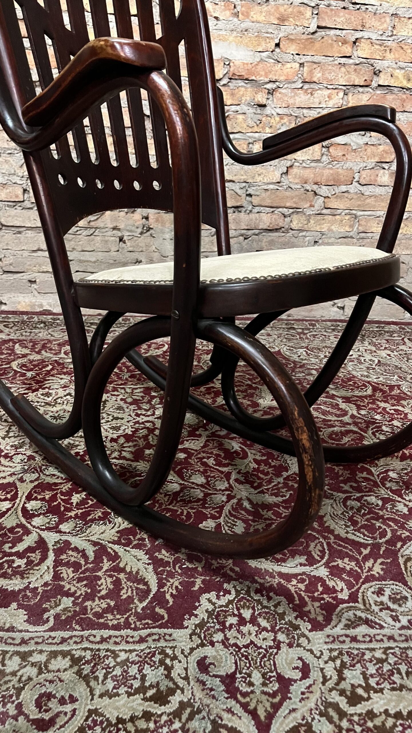 mecedora thonet antigua en muy buen estado con poco uso - Imagen 3