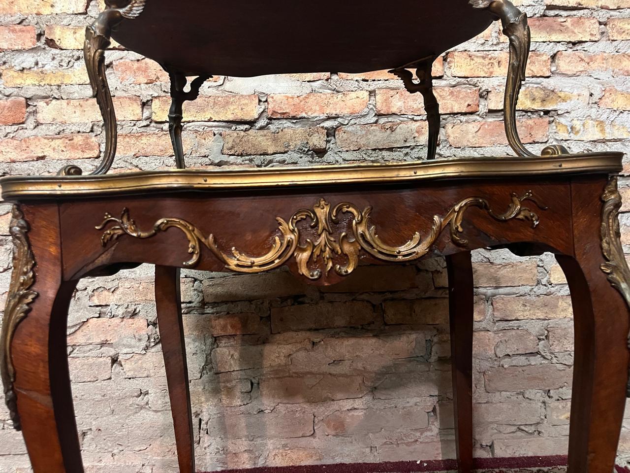 Mesa de sala de dos planos Francés Luis XV con excelente broncería europea - Imagen 3