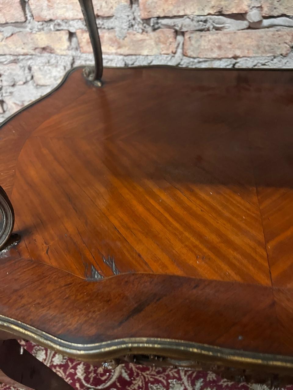 Mesa de sala de dos planos Francés Luis XV con excelente broncería europea - Imagen 6