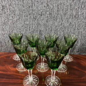 Juego de 9 copas en cristal de color verdes de primera calidad