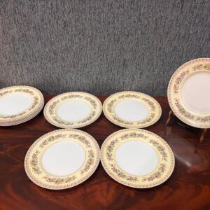 10 platos de postre en porcelana inglesa sellados con detalles en flores