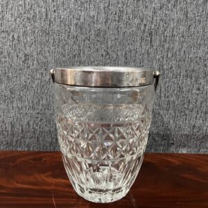 champagnera en cristal tallado con el ribete en metal