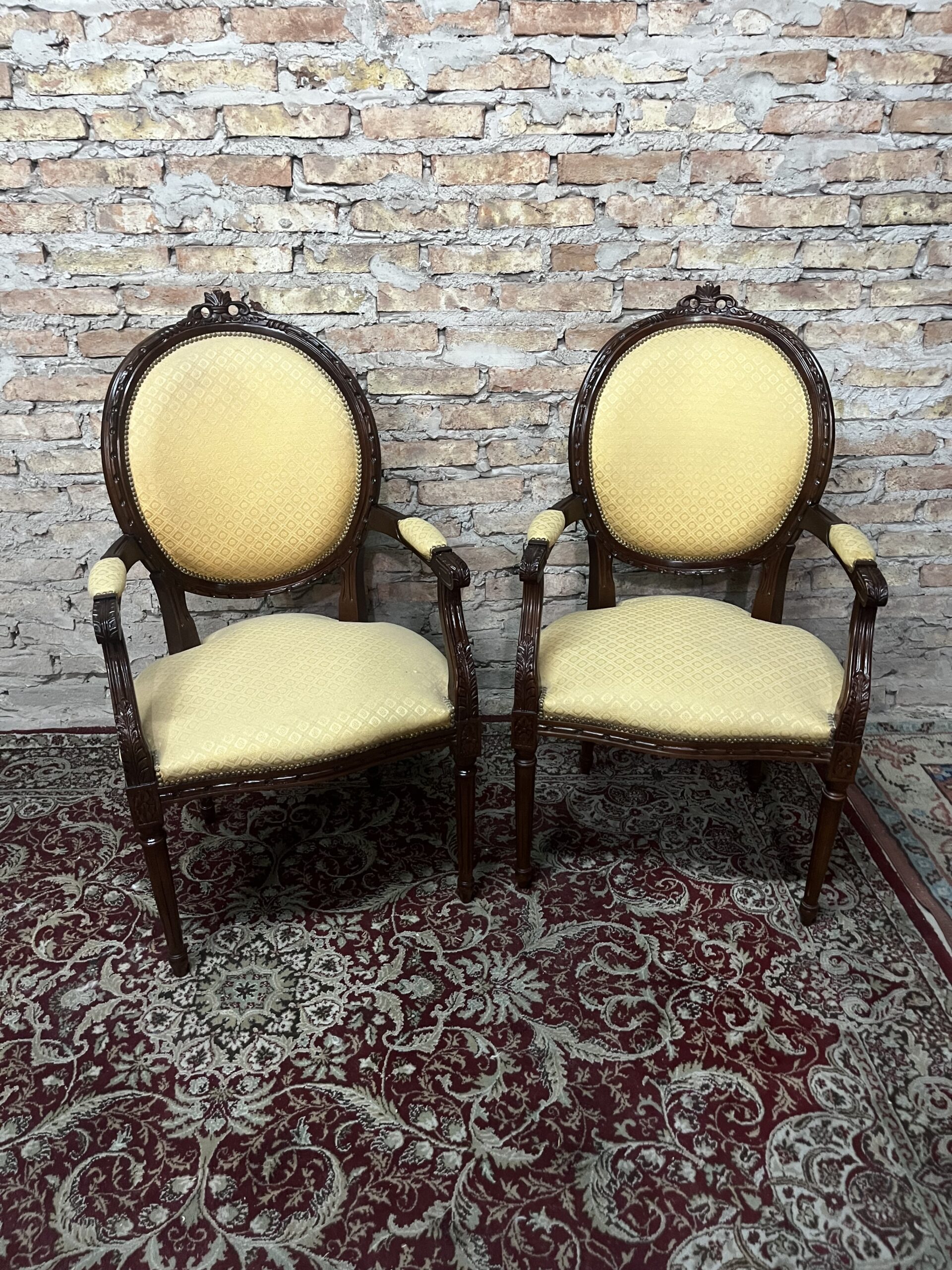 par de sillones antiguo estilo francés medallón de comedor