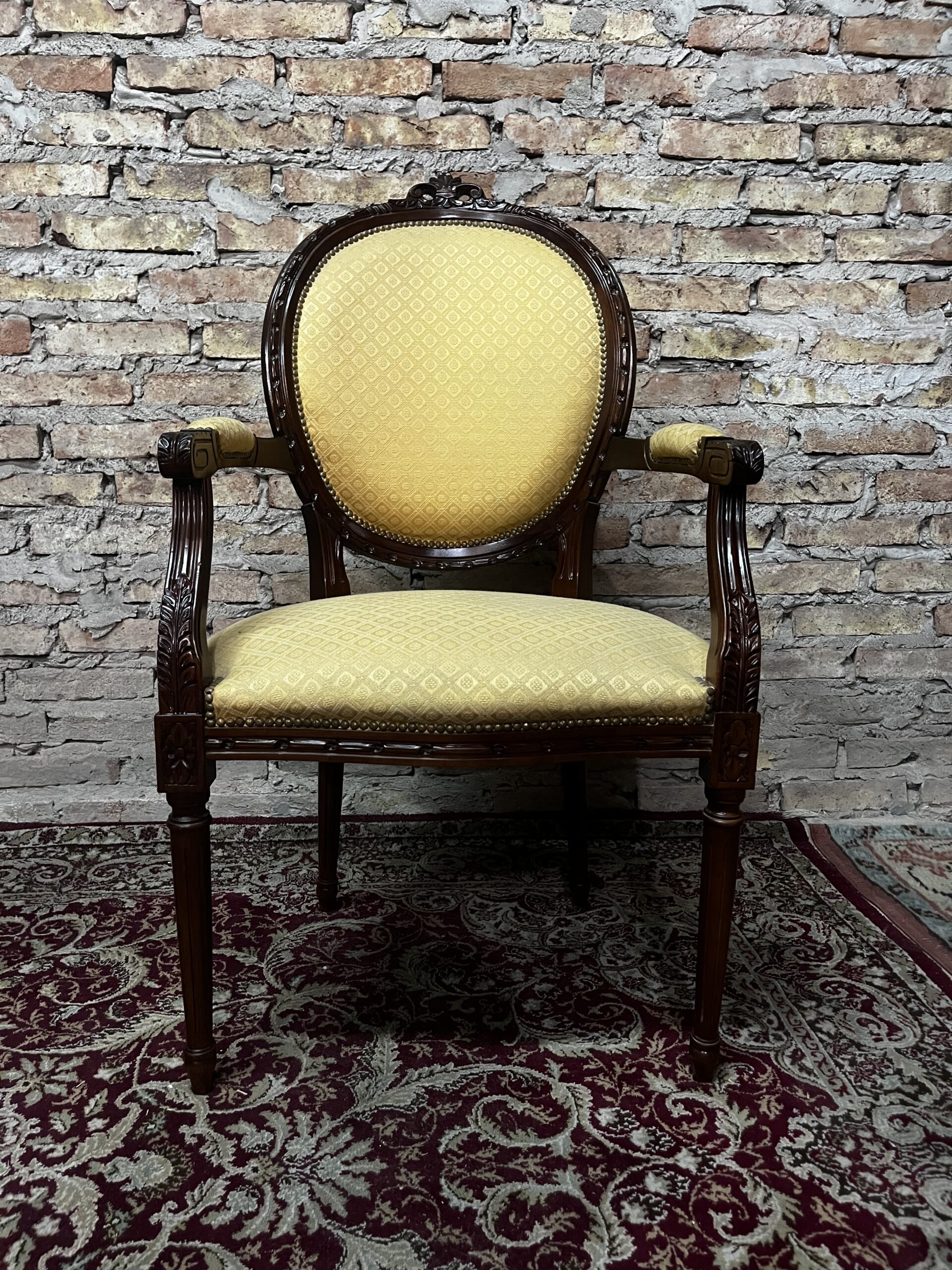 par de sillones antiguo estilo francés medallón de comedor - Imagen 3