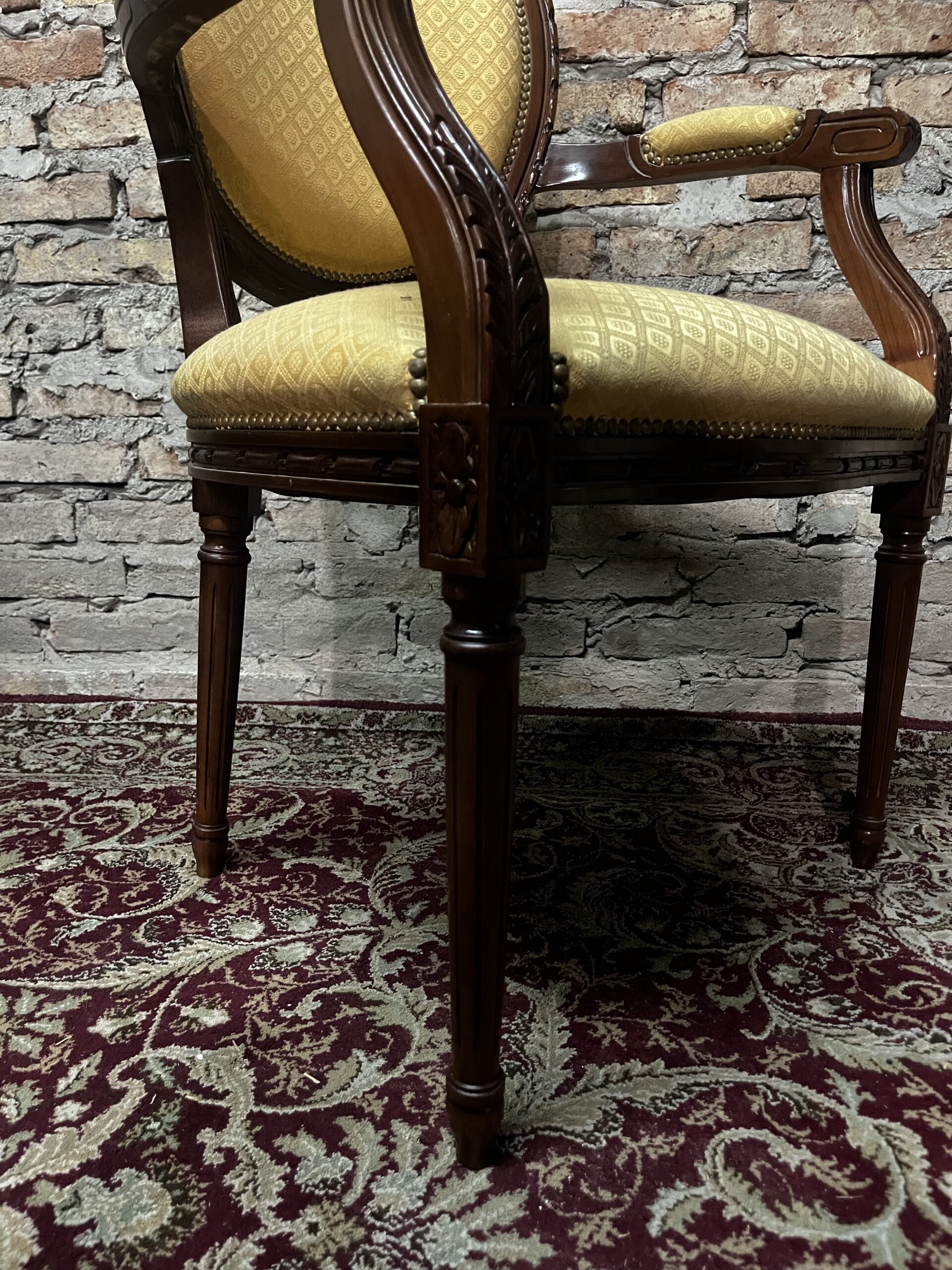 par de sillones antiguo estilo francés medallón de comedor - Imagen 6