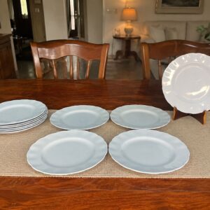 juego de once platos playos en porcelana inglesa monocromatica