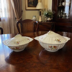 sopero y guisera en porcelana inglesa con detalles florales